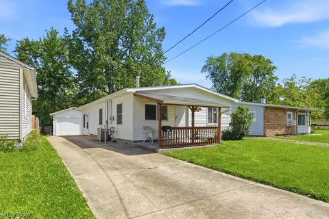 176 Clinton Ave, Elyria, OH 44035 photo 2