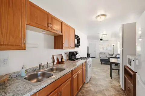 176 Clinton Ave, Elyria, OH 44035 photo 16