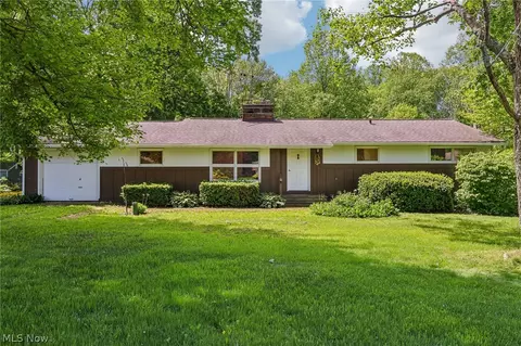 9087 Ranch Dr, Chesterland, OH 44026