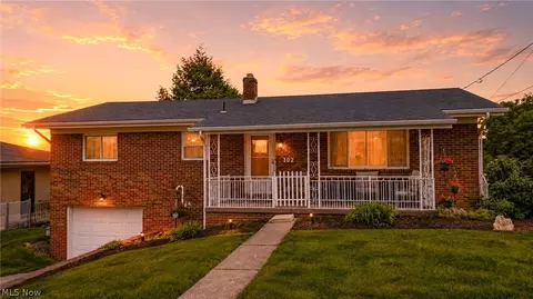 302 Leonard Ave, Wintersville, OH 43953