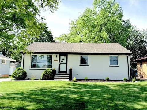 18203 Broxton Dr, Strongsville, OH 44149