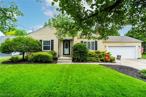 446 Ewing Rd, Youngstown, OH 44512