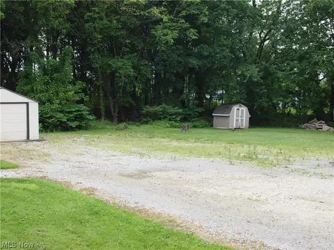 Exterior - 3000 3rd St SE, Canton, OH 44707 photo 6 of 8