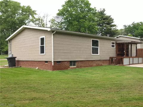 Exterior - 3000 3rd St SE, Canton, OH 44707 photo 2 of 8