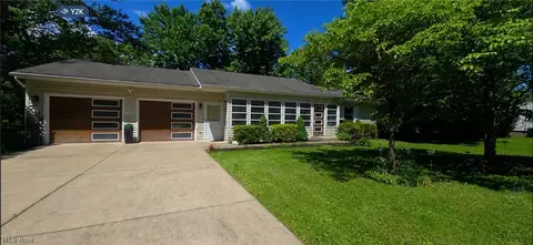 1565 Duffus Rd NE, Howland, OH 44484