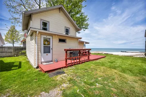 15 Lake Hurst Dr, Ashtabula, OH 44004