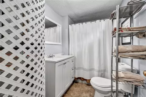 Bath - 15 Lake Hurst Dr, Ashtabula, OH 44004 photo 1 of 2