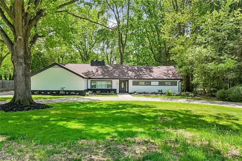 2380 Amesbury Rd, Akron, OH 44313