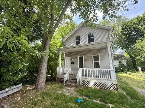 289 Sumner Ct, Akron, OH 44311