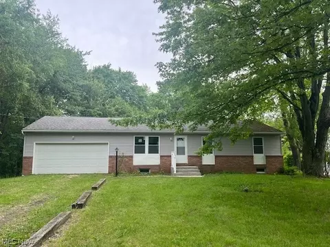 2761 Byron Dr, North Canton, OH 44720