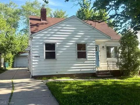 15811 Maplewood Ave, Maple Heights, OH 44137