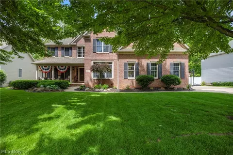 224 Sleepy Hollow Dr, Amherst, OH 44001