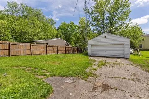 Exterior - 189 Beechwood Dr, Boardman, OH 44512 photo 5 of 7