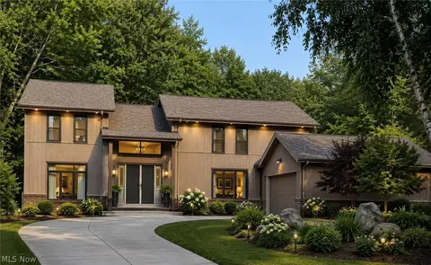3989 E Meadow Ln, Orange, OH 44122