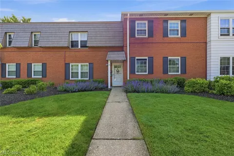 2705 Pease Dr, Rocky River, OH 44116