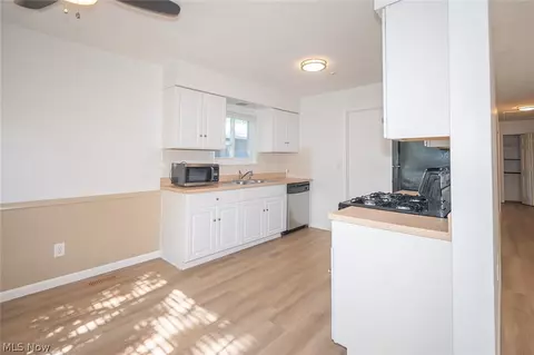 Kitchen - 655 Orchard Rd, Willoughby, OH 44094 photo 1 of 2