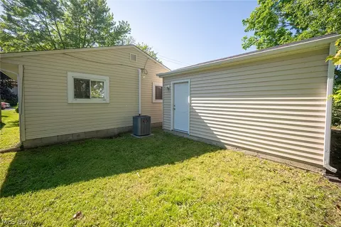 Exterior - 655 Orchard Rd, Willoughby, OH 44094 photo 4 of 5