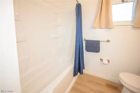 Bath - 655 Orchard Rd, Willoughby, OH 44094 photo 2 of 2