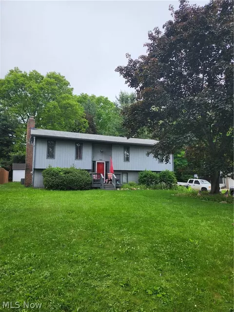 3826 Hile Rd, Stow, OH 44224