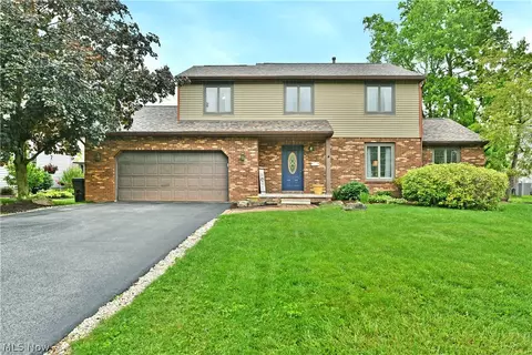 348 Aspen Dr NW, Warren, OH 44483