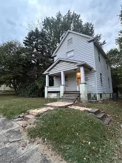 1976 Smithfield St, Youngstown, OH 44509