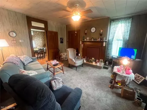 431 W Walnut St, Barnesville, OH 43713 photo 2