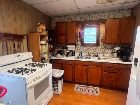 431 W Walnut St, Barnesville, OH 43713 photo 4