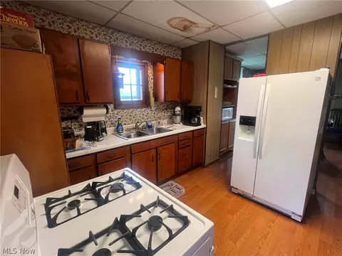 431 W Walnut St, Barnesville, OH 43713 photo 6