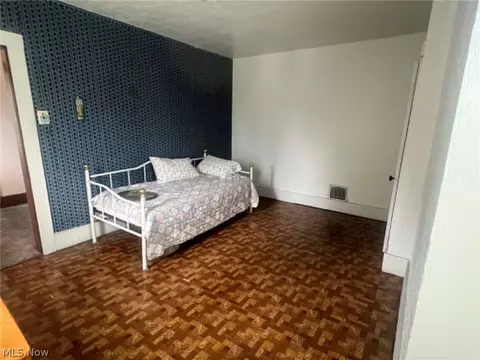 431 W Walnut St, Barnesville, OH 43713 photo 9