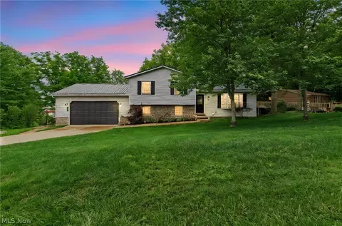 44 Navajo Trl, Malvern, OH 44644