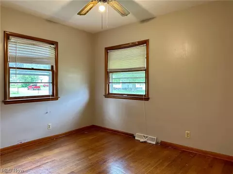 Bedroom - 5004 Dunsmore Ave, Ashtabula, OH 44004 photo 1 of 4