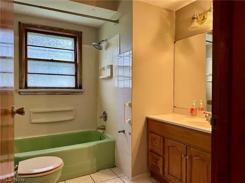 Bath - 5004 Dunsmore Ave, Ashtabula, OH 44004 photo 1 of 2