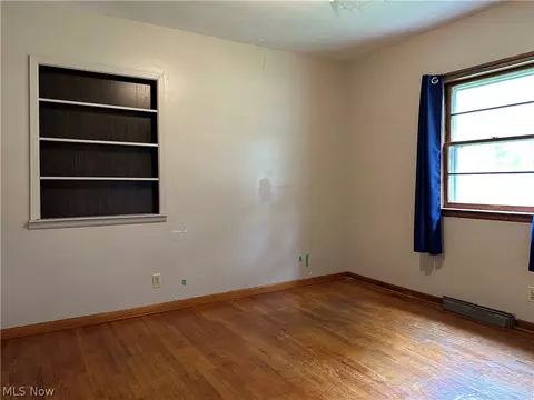 Bedroom - 5004 Dunsmore Ave, Ashtabula, OH 44004 photo 2 of 4