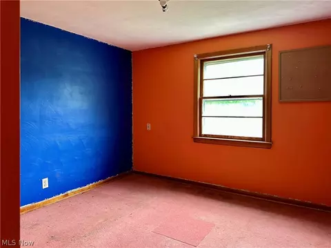 Bedroom - 5004 Dunsmore Ave, Ashtabula, OH 44004 photo 3 of 4