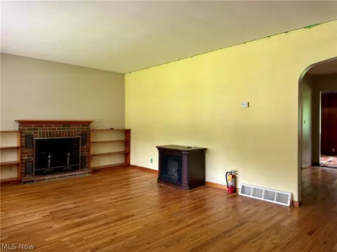 Living - 5004 Dunsmore Ave, Ashtabula, OH 44004 photo 1 of 2