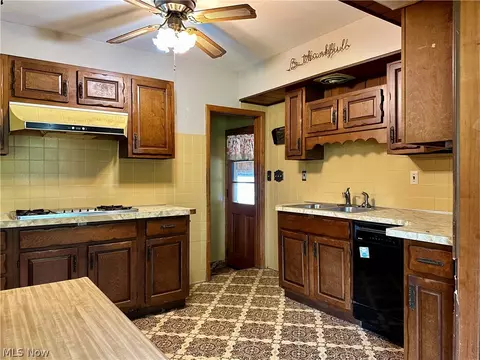 Kitchen - 5004 Dunsmore Ave, Ashtabula, OH 44004 photo 2 of 2