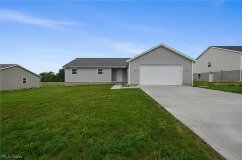 10952 Madlyn St NE, Bolivar, OH 44612