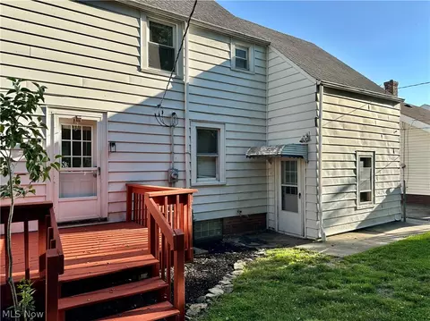 22571 Ivan Ave, Euclid, OH 44123 photo 5