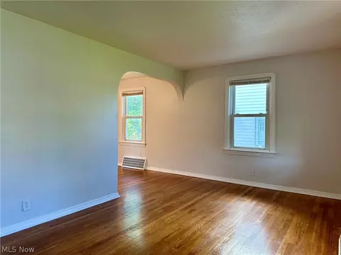 22571 Ivan Ave, Euclid, OH 44123 photo 7