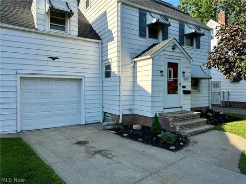 22571 Ivan Ave, Euclid, OH 44123 photo 2