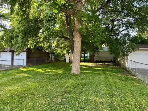 22571 Ivan Ave, Euclid, OH 44123 photo 6