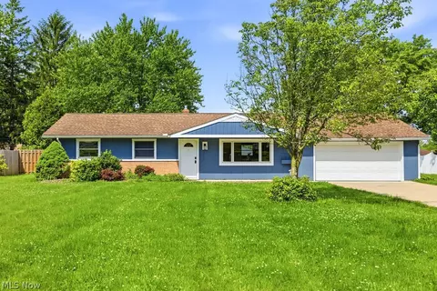 8768 Parkdale Dr, North Royalton, OH 44133