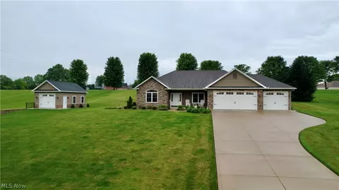 5020 Sunset Boulevard Rd NW, Strasburg, OH 44680