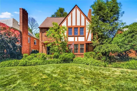19621 Sussex Rd, Shaker Heights, OH 44122