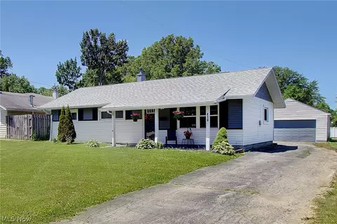 410 Southward Dr, Youngstown, OH 44515