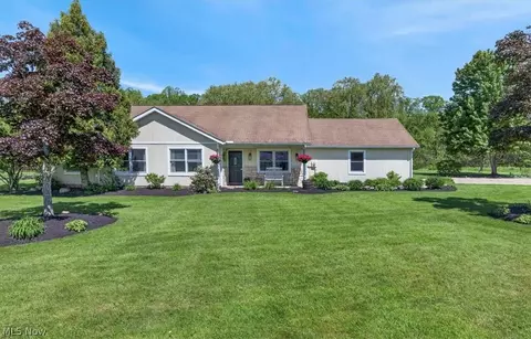 10650 Holi Dale Dr, Chardon, OH 44024