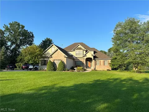 5971 Spangler Dr, New Franklin, OH 44216