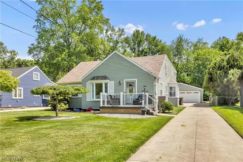 24323 Smith Ave, Westlake, OH 44145