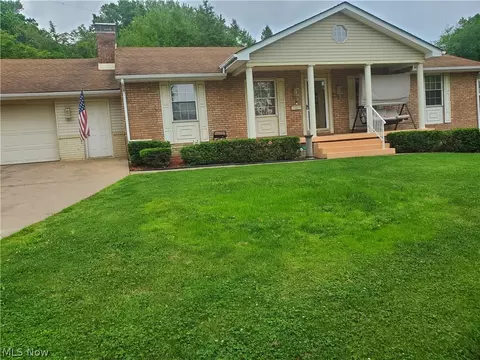 1 Wildwood Rd, Saint Clairsville, OH 43950