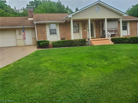 1 Wildwood Rd, Saint Clairsville, OH 43950